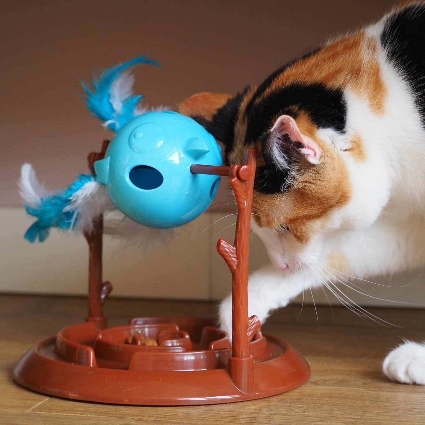 Doc & Phoebe Twirly Bird Snacker - Cat Food Slow Bowl & Game  image 1